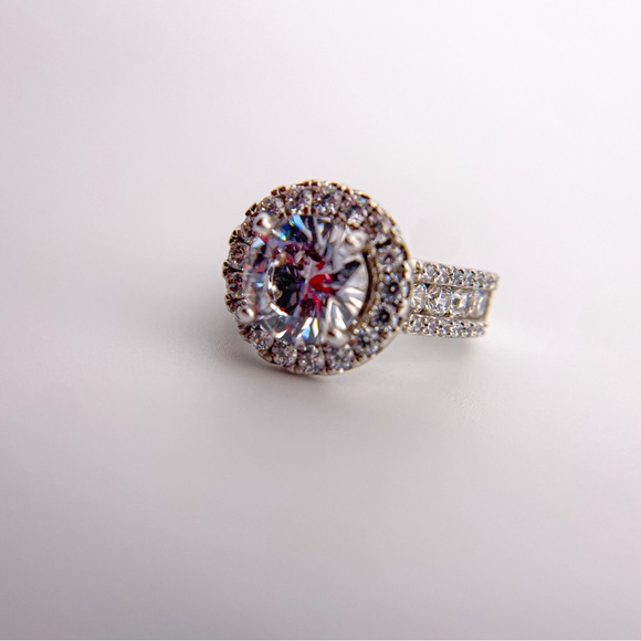 Round Cut Solitaire Halo CZ Ring with Pave and Round Cut Sides. Size 7. - Picture 6 of 9